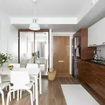 Stylish Flat In Trendy Kallio Huoneisto